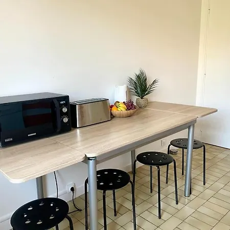 Vue Port De Plaisance : Le Voilier Apartment