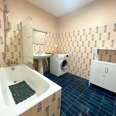 Vue Port De Plaisance : Le Voilier Apartment