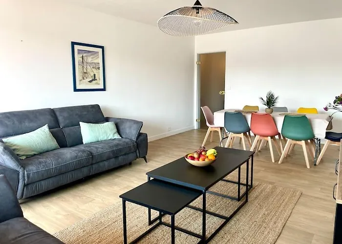 Vue Port De Plaisance : Le Voilier Apartment