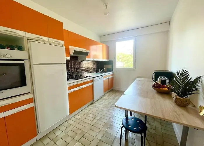 Apartment Vue Port De Plaisance : Le Voilier