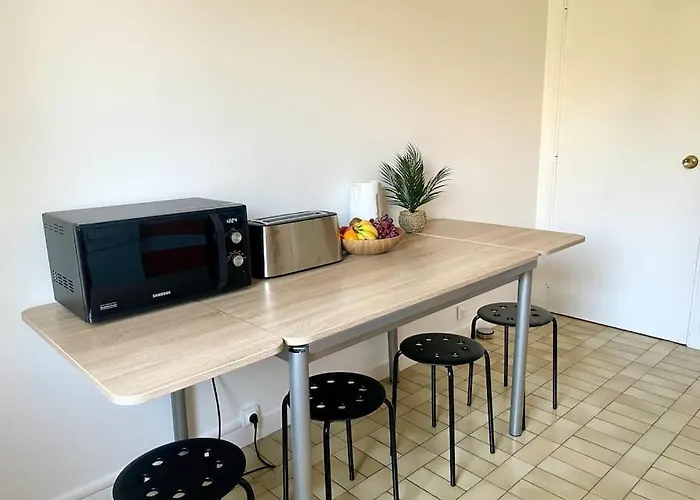 Vue Port De Plaisance : Le Voilier Apartment