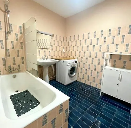 Vue Port De Plaisance : Le Voilier Apartment